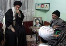 (تصاویر) رهبرانقلاب در منزل چهار خانواده شهید 