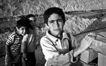 (تصویر) کارگران کودک در یک کوره آجر پزی 