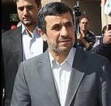 حضور سرزده دكتر احمدي‌نژاد در يادمان شهداي گمنام تنگه چزابه و دستور ويژه به وزير راه و شهرسازي براي بهسازي جاده سوسنگرد به بستان