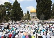 حضور هزاران نمازگزار فلسطینی در مسجدالاقصی در آخرین جمعه ماه رمضان