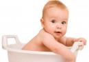 روش حمام کردن نوزاد از دیدگاه طب سنتی